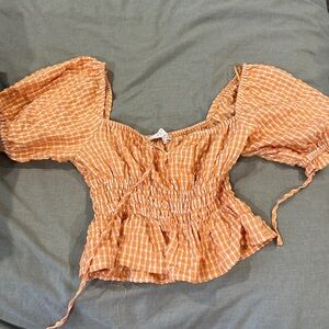 Orange ASTR puff sleeve crop top